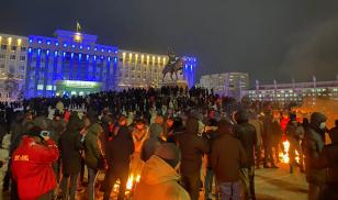 Protesters in the central square of Aktobe on January 4, 2022